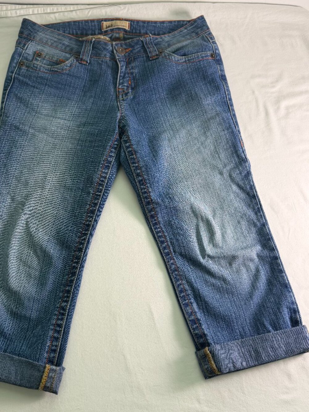 Lei Capri Jeans Size 9 Blue Denim Cropped Low Rise Y2K Style